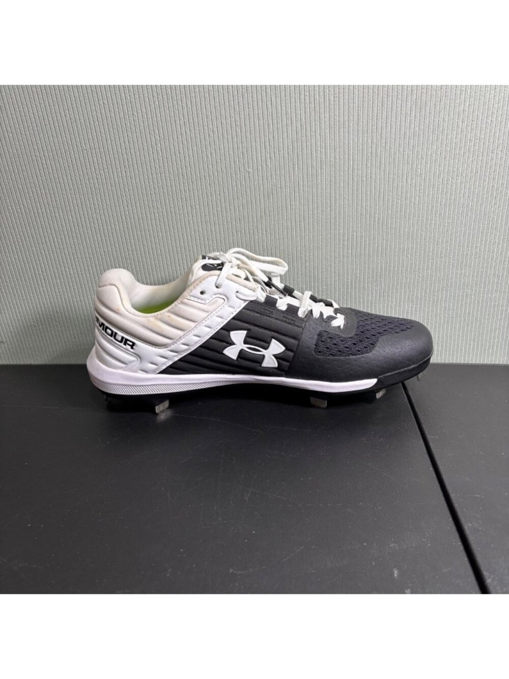 Men’s Under Armour Oregon Ducks Team Issued Metal Cleats 3021711‑001 10.5